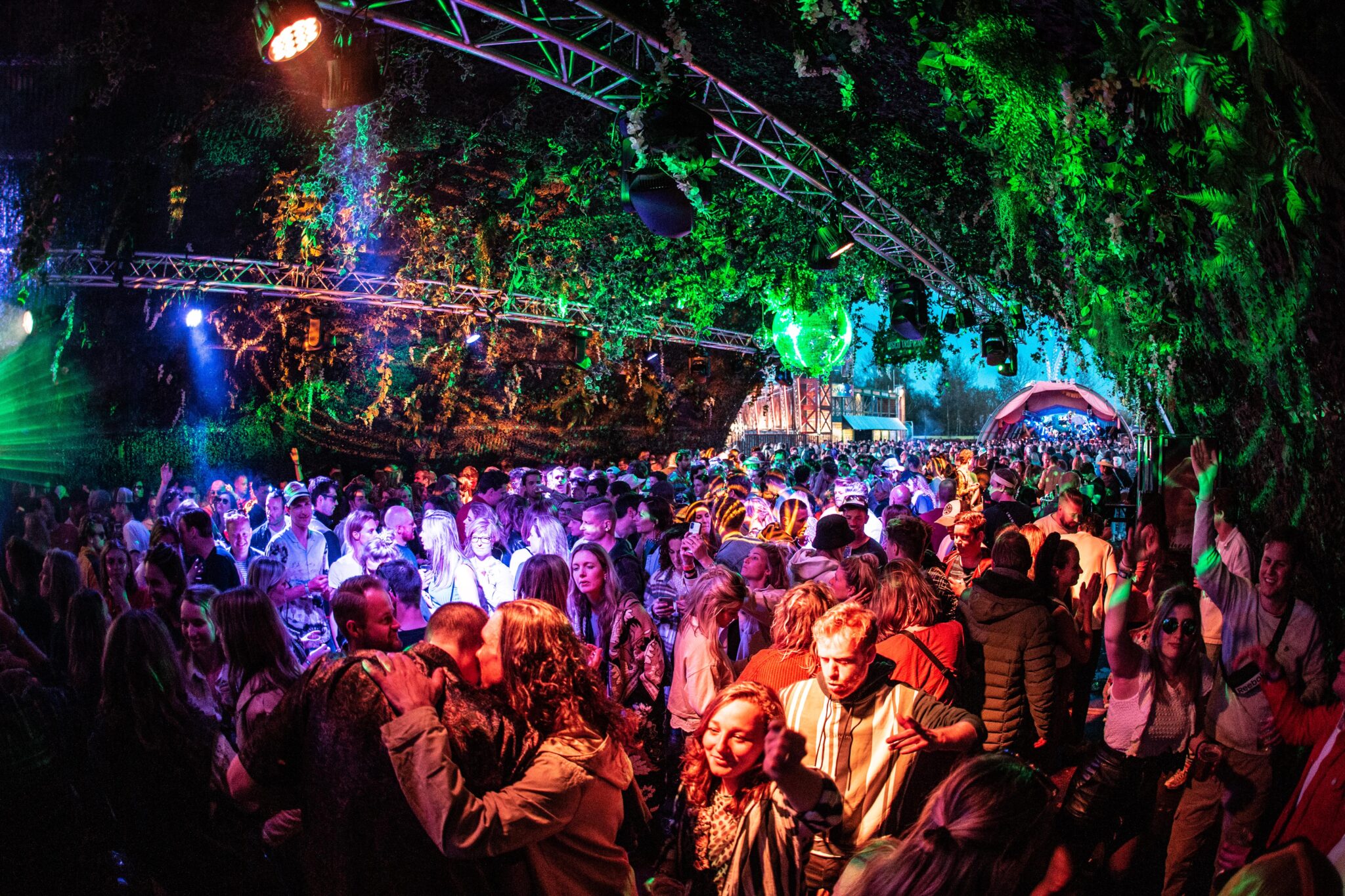 078-20220416-DiscoTropicana-Paaspop-joerigreve.com